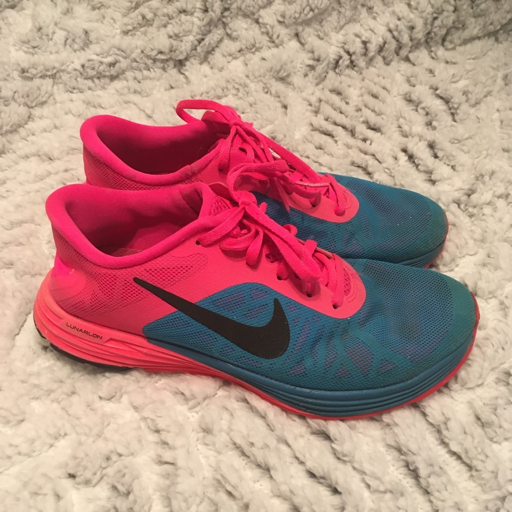 Women’s Nike neutral ride soft running shoes